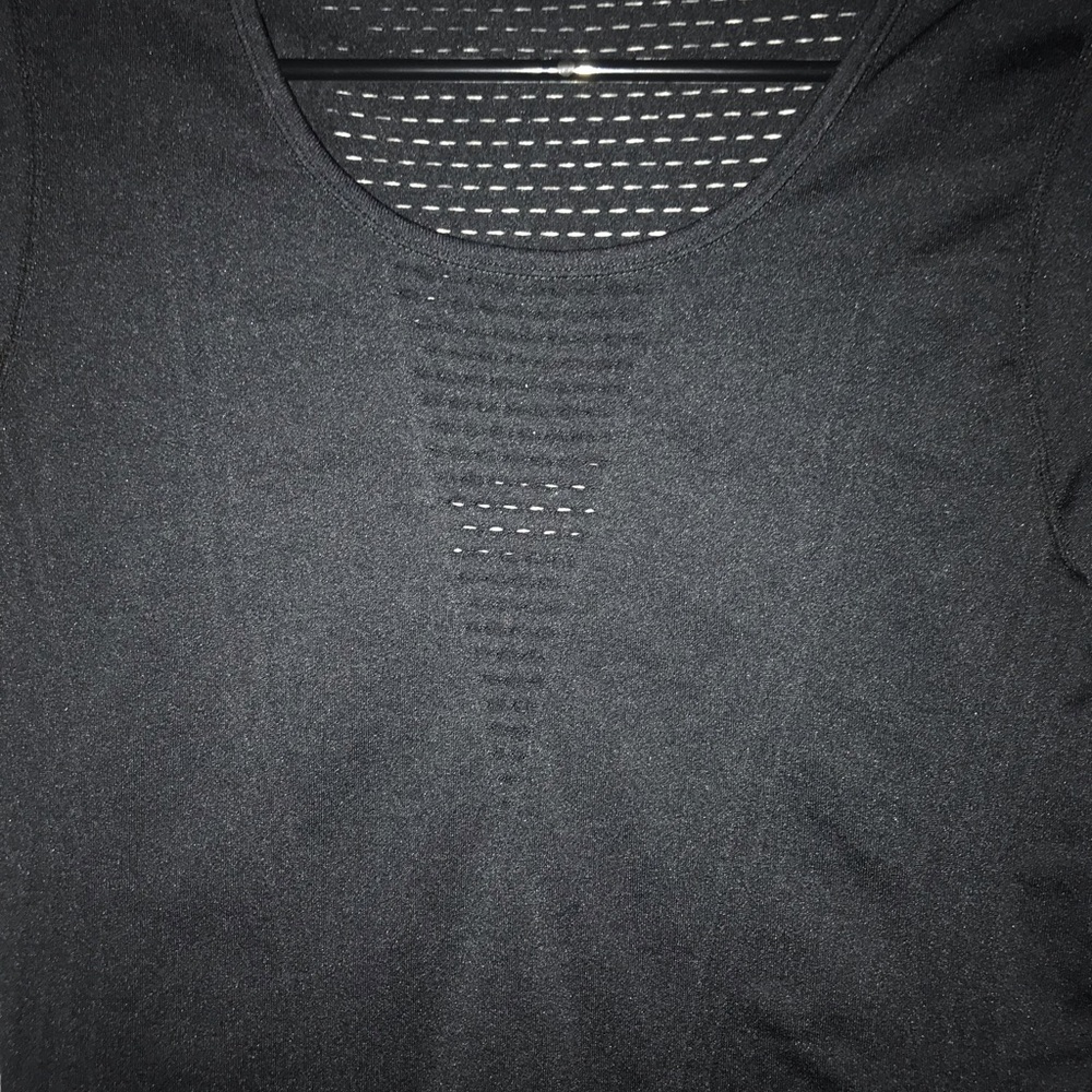 Fabletics Long Sleeved, Thumb Holed Active Wear - Picture 3 of 5